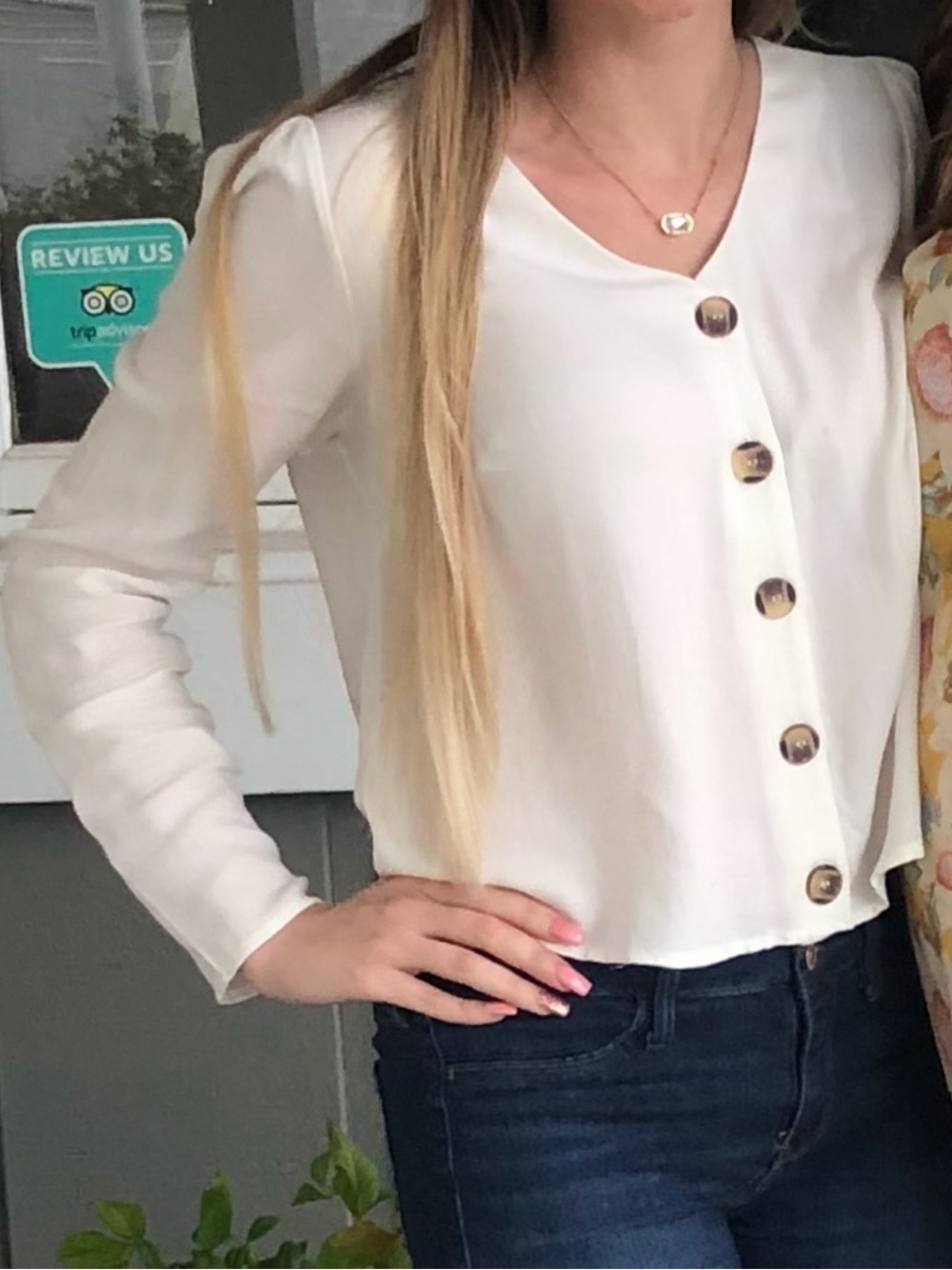 URBAN Romantics White Button-Front Long Sleeve V-Neck Blouse